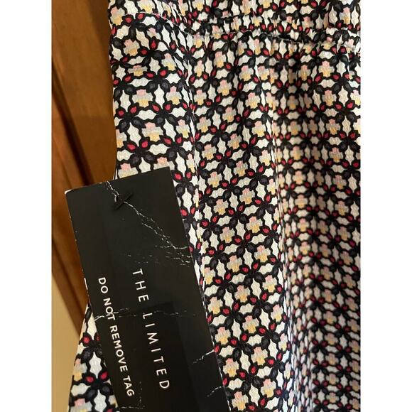 The limited career wear dress - Picture 3 of 4